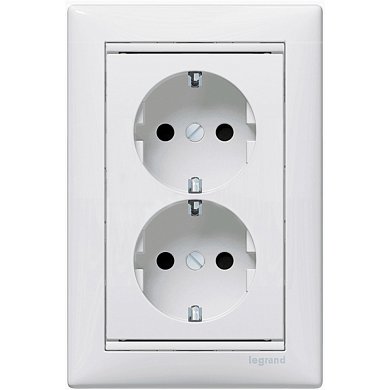 Розетка 2-ая 2Р+Е&nbsp;&nbsp;10/16 А 250 В белая&nbsp;&nbsp;(шторки)&nbsp;&nbsp;VALENA